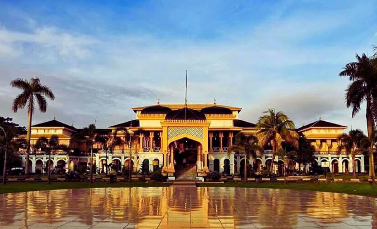 istana maimun wisata bersejarah di medan