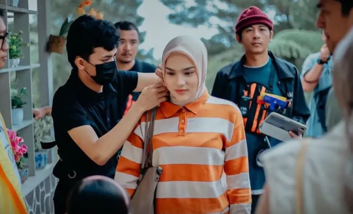 ipar adalah maut Davina Karamoy
